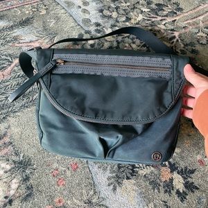 Lululemon Festival Crossbody in Teal Shadow